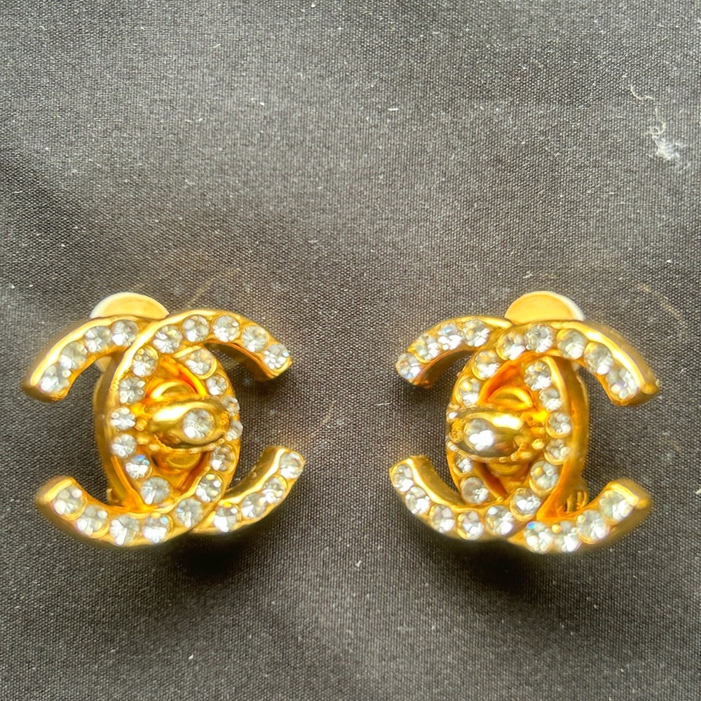 Chanel vintage CC Turn-lock clip on earrings